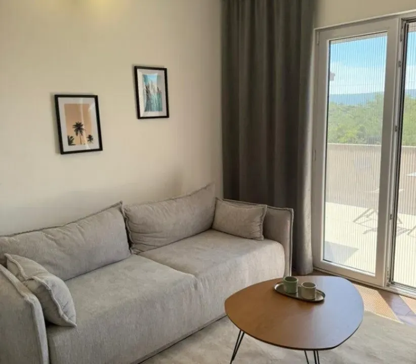 Izdavanje, jednosoban stan, 50m², Tivat, Crna Gora