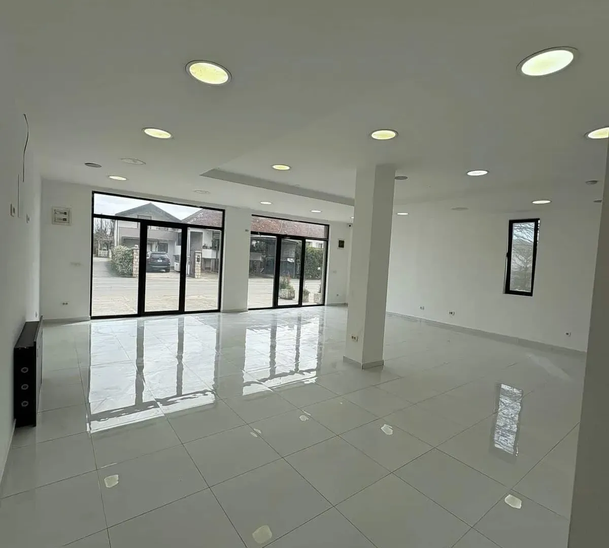 Izdavanje, poslovni prostor, 89m², Masline, Podgorica