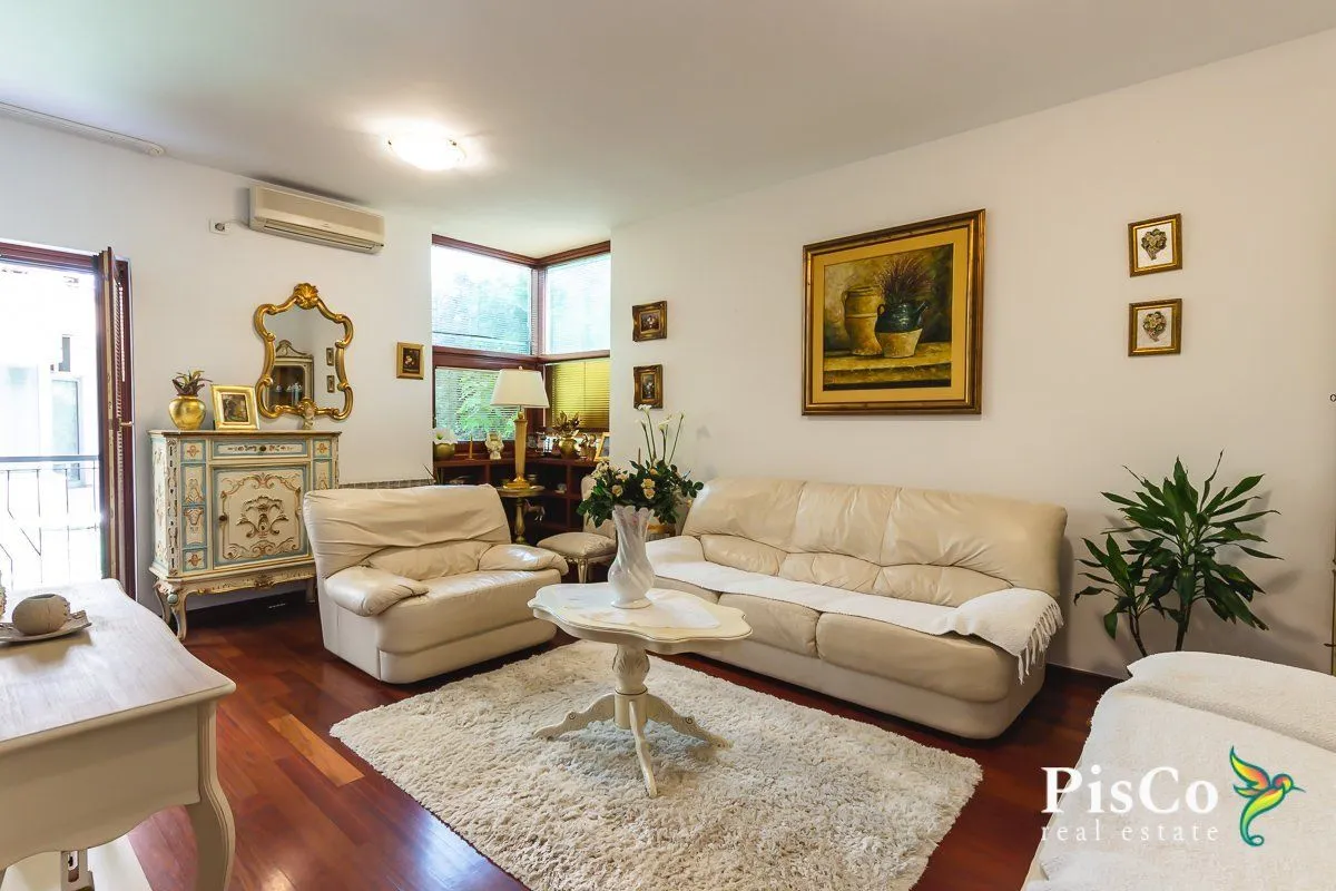 Izdavanje, trosoban stan, 100m², Gorica C, Podgorica