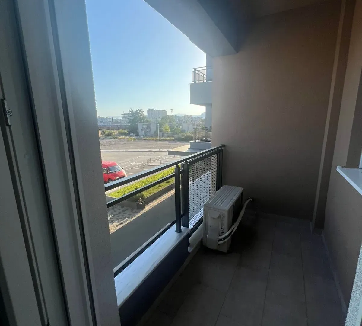 Izdavanje, jednosoban stan, 47m², Stari Aerodrom, Podgorica