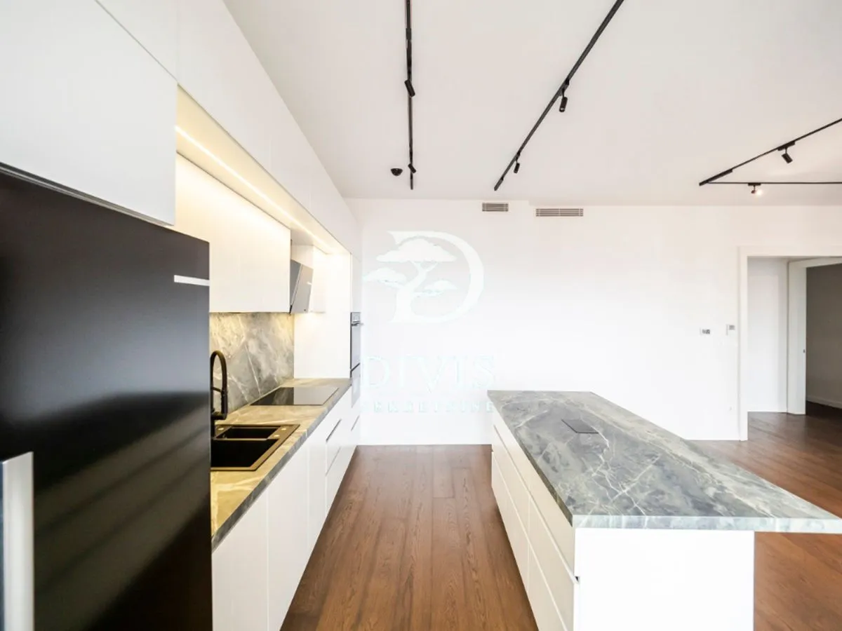Rent, four bedroom apartment, 150m², Stari Grad, Beograd