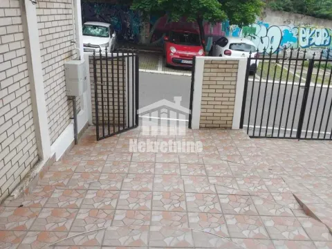 Izdavanje, kuća, 180m², Čukarica, Beograd - image 15