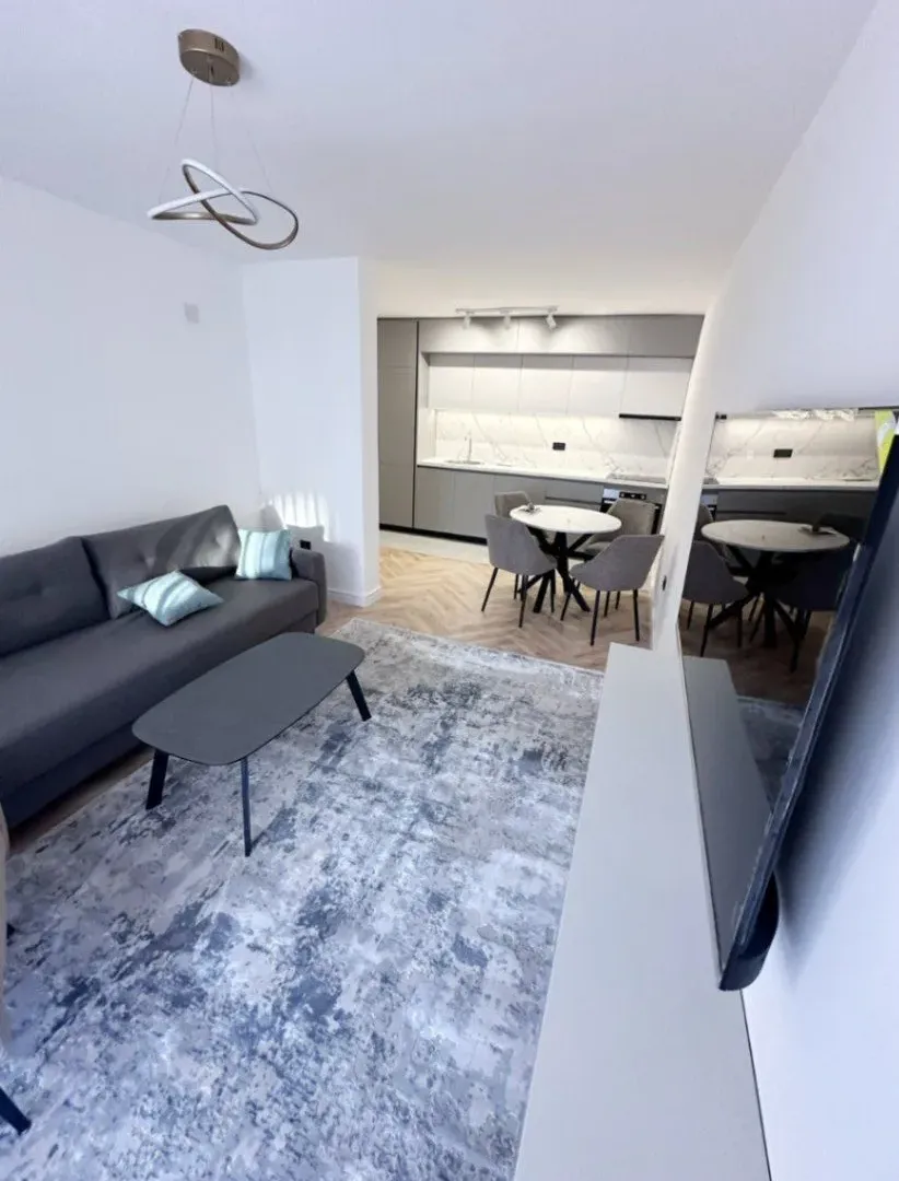 Izdavanje, dvosoban stan, 65m², Stari Aerodrom, Podgorica