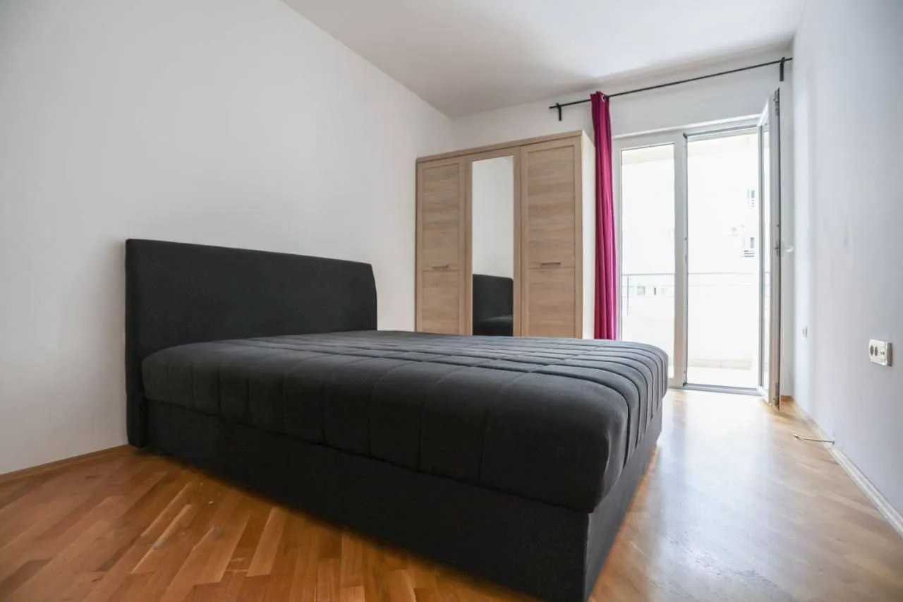 Rent, one bedroom apartment, 54m², Centar, Budva
