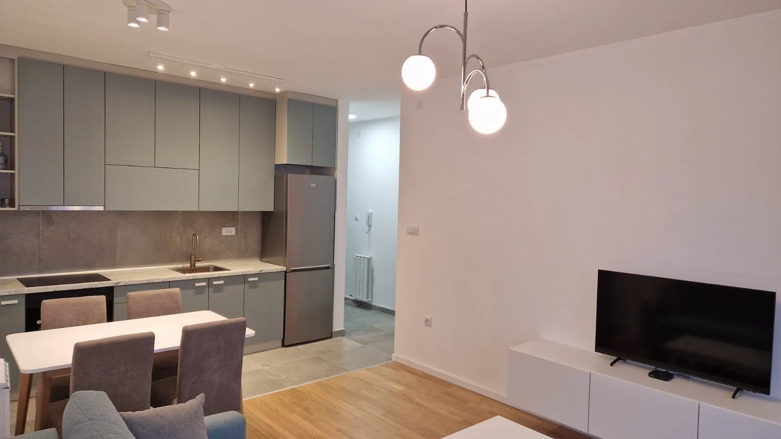Izdavanje, jednosoban stan, 37m², Centar, Pančevo