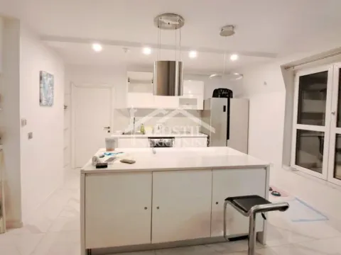 Izdavanje, četvorosoban stan, 119m², Stari Grad, Beograd - image 2