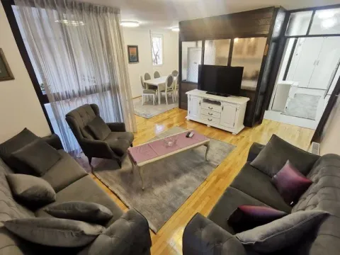 Izdavanje, stan, 76m², Blok 5, Podgorica - image 1