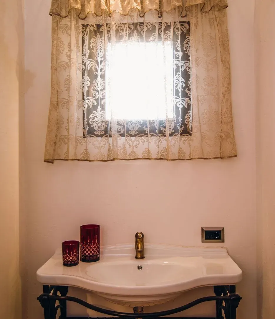 Sale, house, 550m², Reževići, Budva