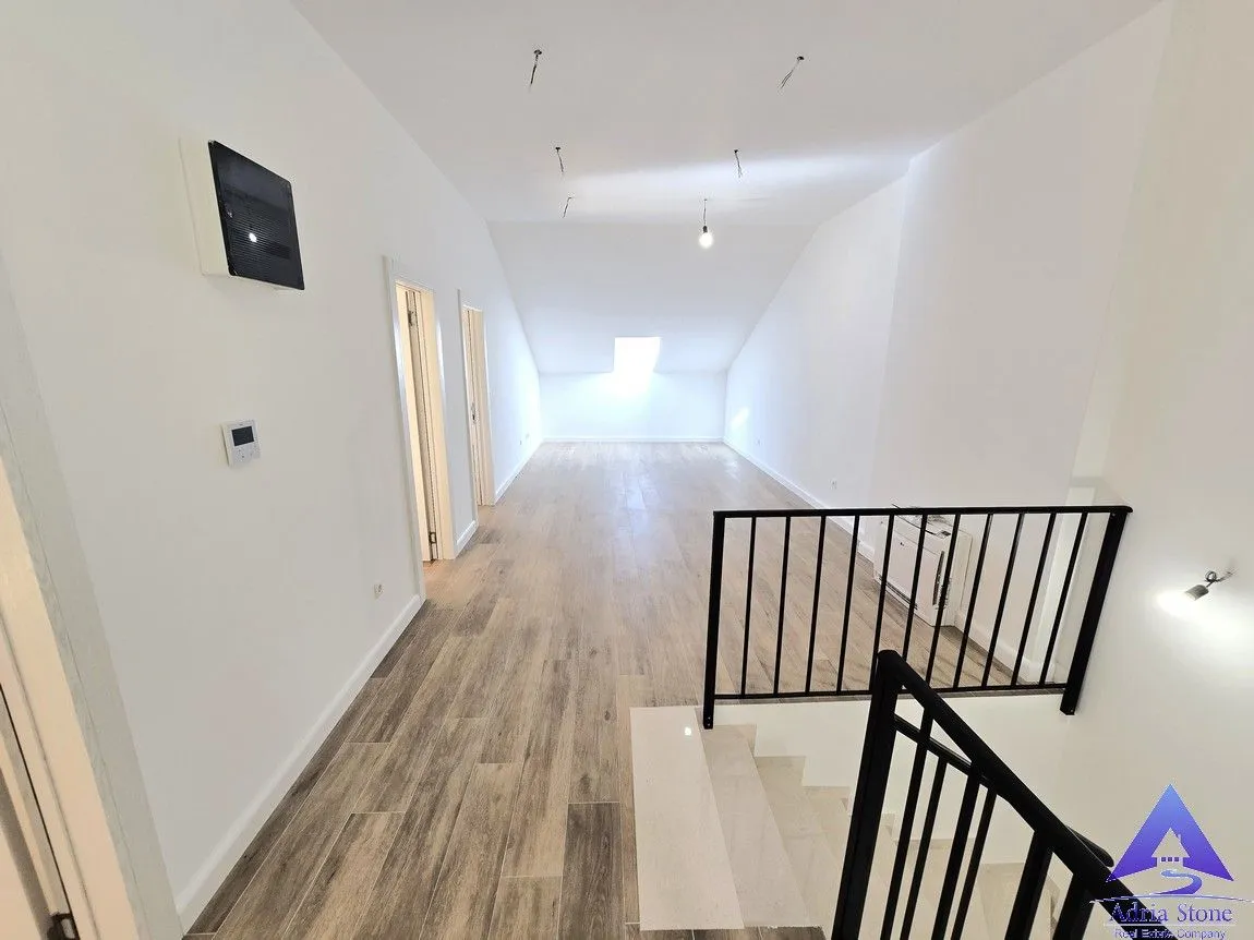 Prodaja, trosoban stan, 140m², Dobrota, Kotor