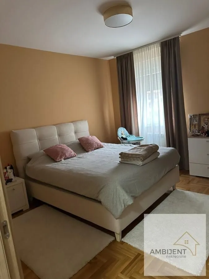Prodaja, trosoban stan, 84m², Centar, Stara Pazova