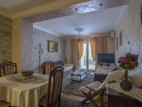 Prodaja, dvosoban stan, 61m², Budva, Crna Gora