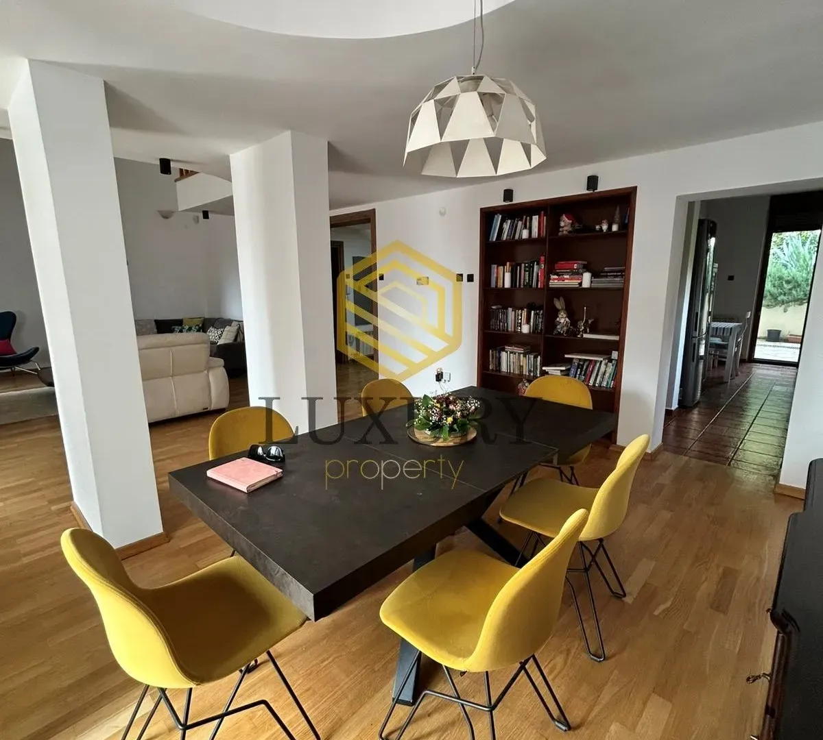 Rent, house, 280m², Gorica C, Podgorica