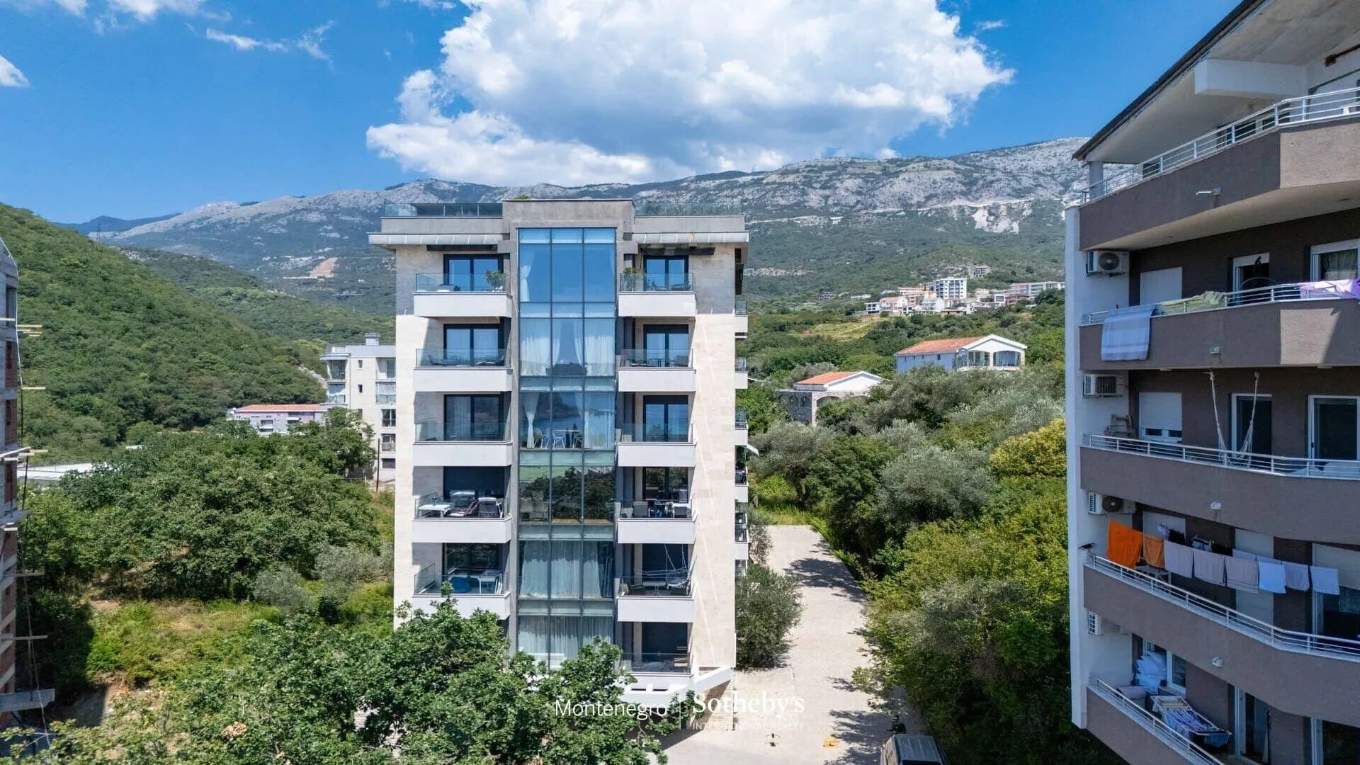 Sale, three bedroom apartment, 125m², Bečići, Budva