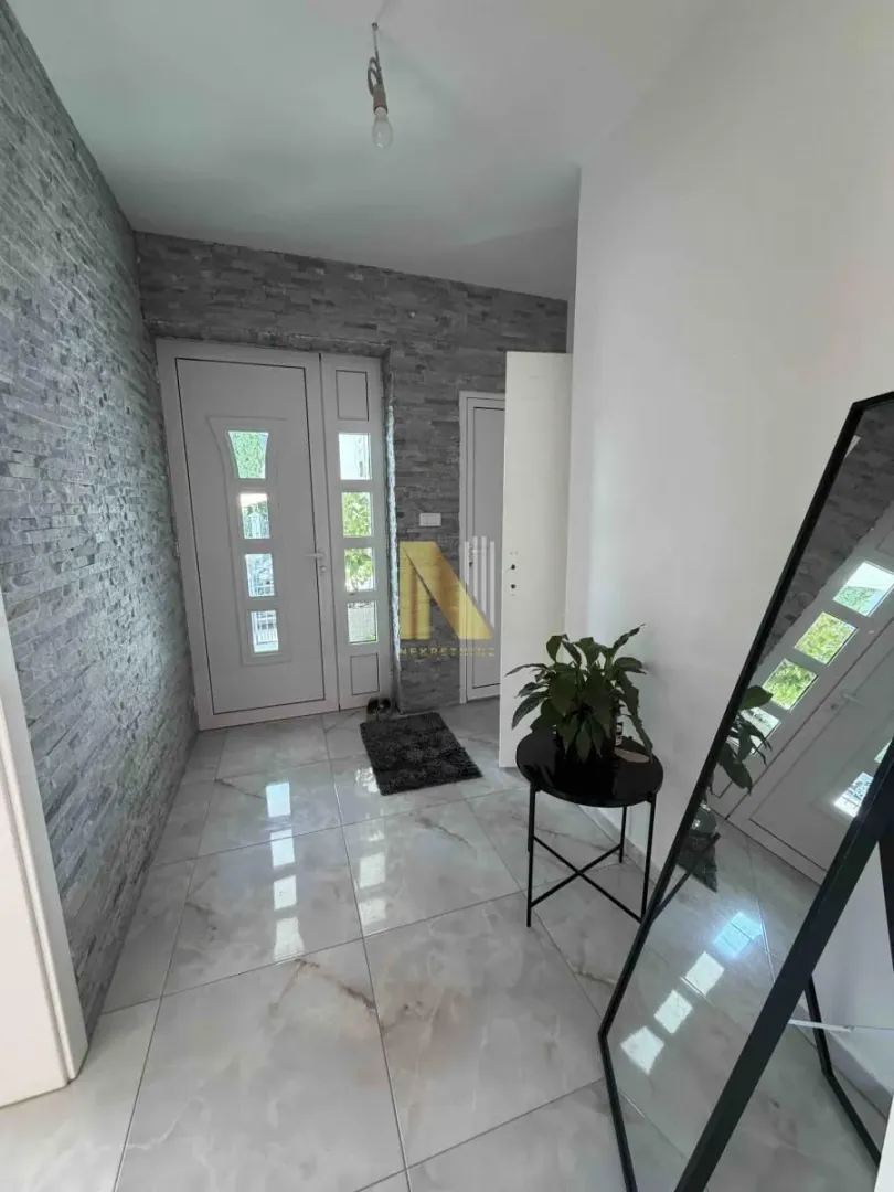 Izdavanje, kuća, 200m², Tatarsko brdo, Petrovaradin