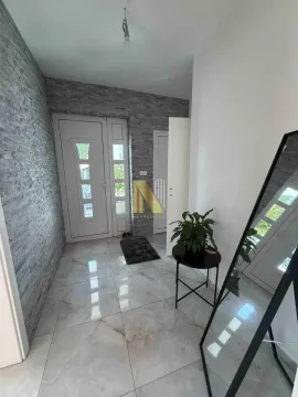 Izdavanje, kuća, 200m², Tatarsko brdo, Petrovaradin - image 12
