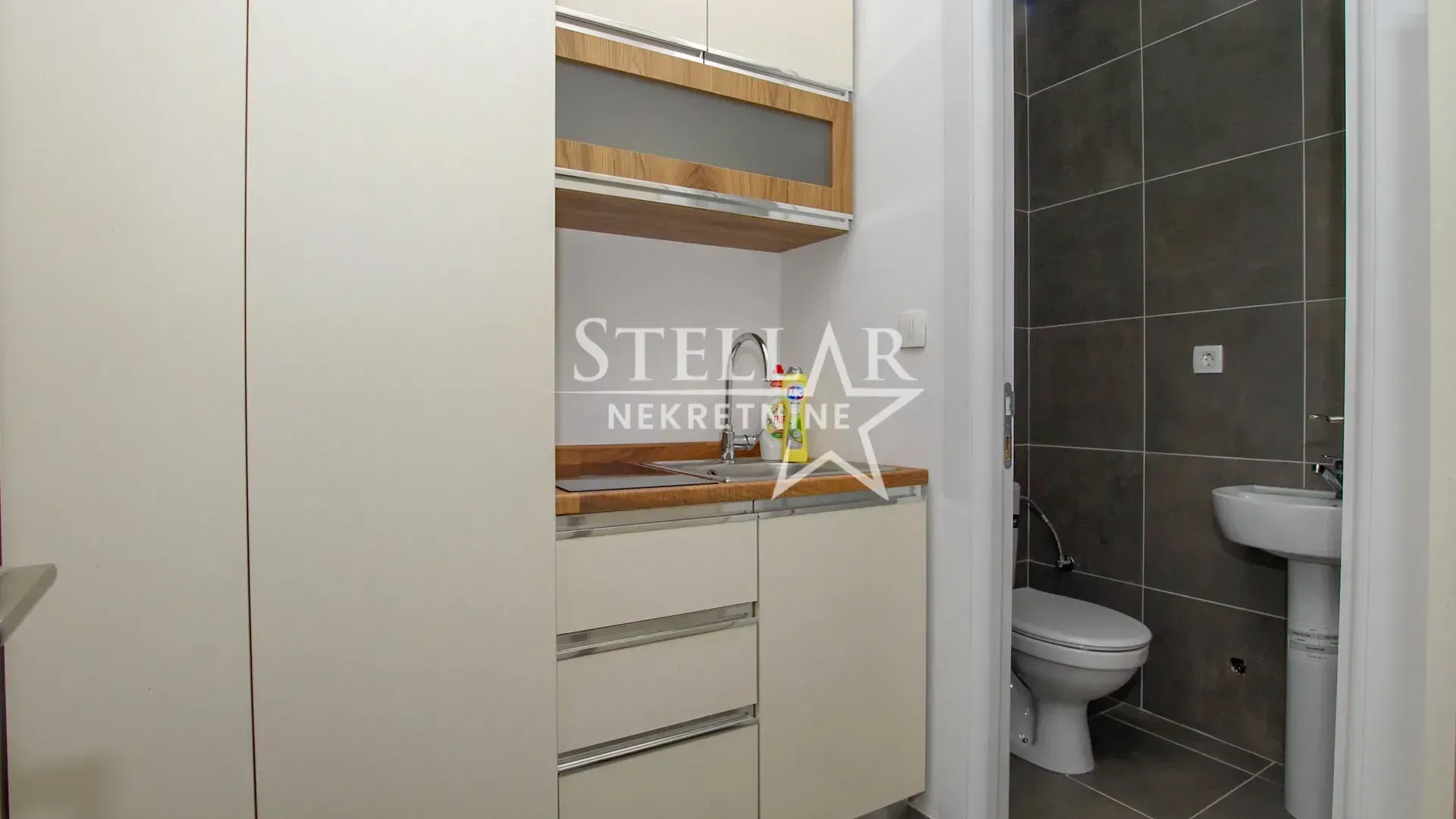 Rent, office space, 54m², Central Point, Podgorica