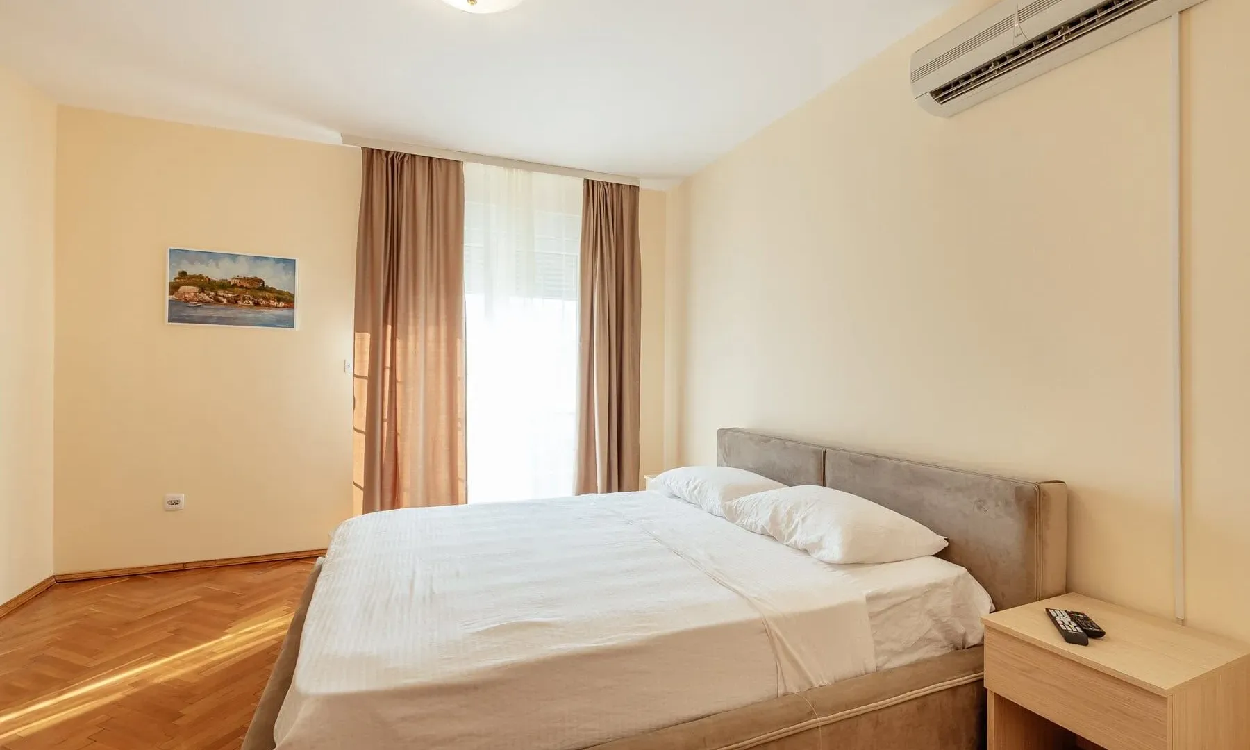 Izdavanje, kuća, 247m², Centar, Kotor
