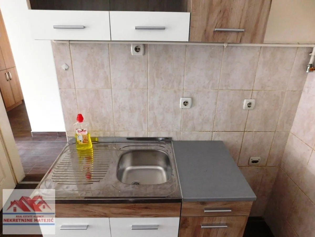 Izdavanje, trosoban stan, 71m², Vašarište, Kragujevac