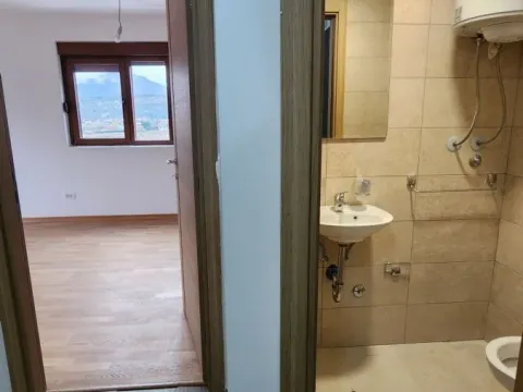 Izdavanje, dvosoban stan, 56m², Stari Aerodrom, Podgorica - image 3