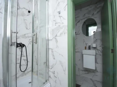 Izdavanje, poslovni prostor, 183m², Centar, Podgorica - image 9