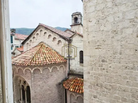 Prodaja, trosoban stan, 72m², Kotor, Crna Gora - image 11