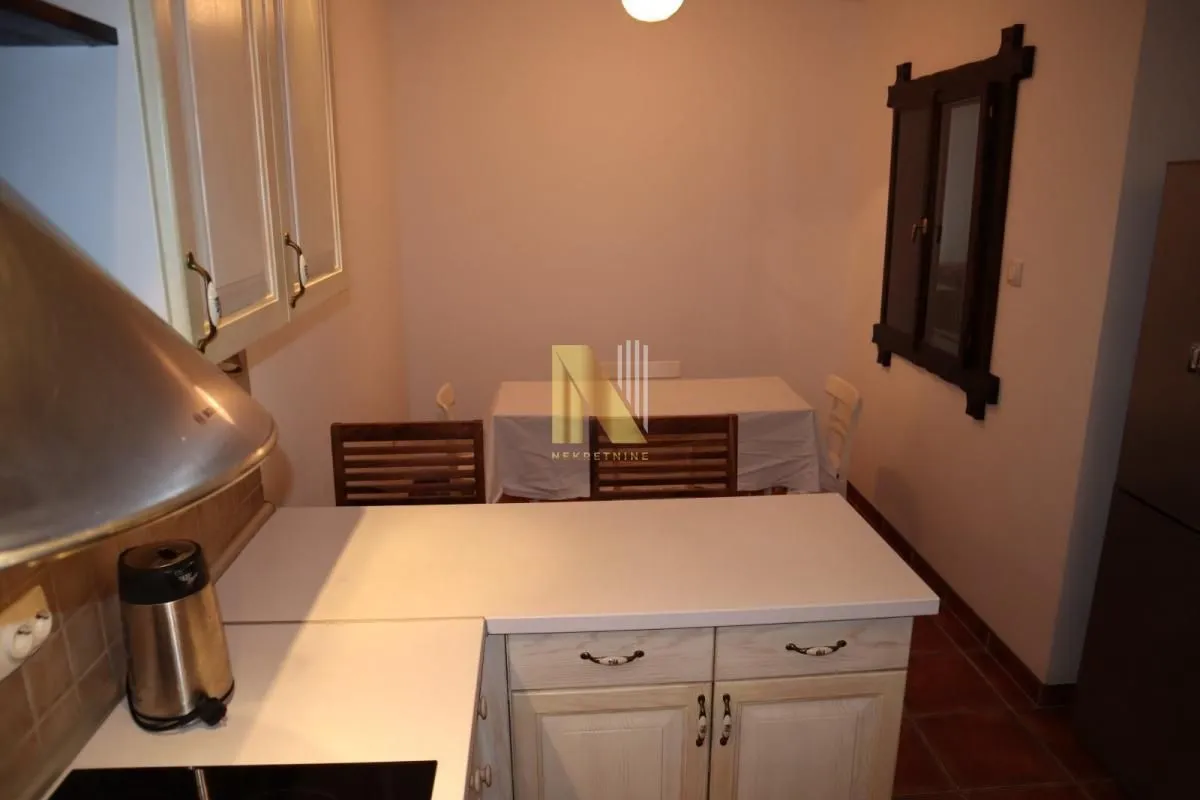 Izdavanje, dvosoban stan, 52m², Bulevar Oslobodjenja, Novi Sad Sve Podlokacije