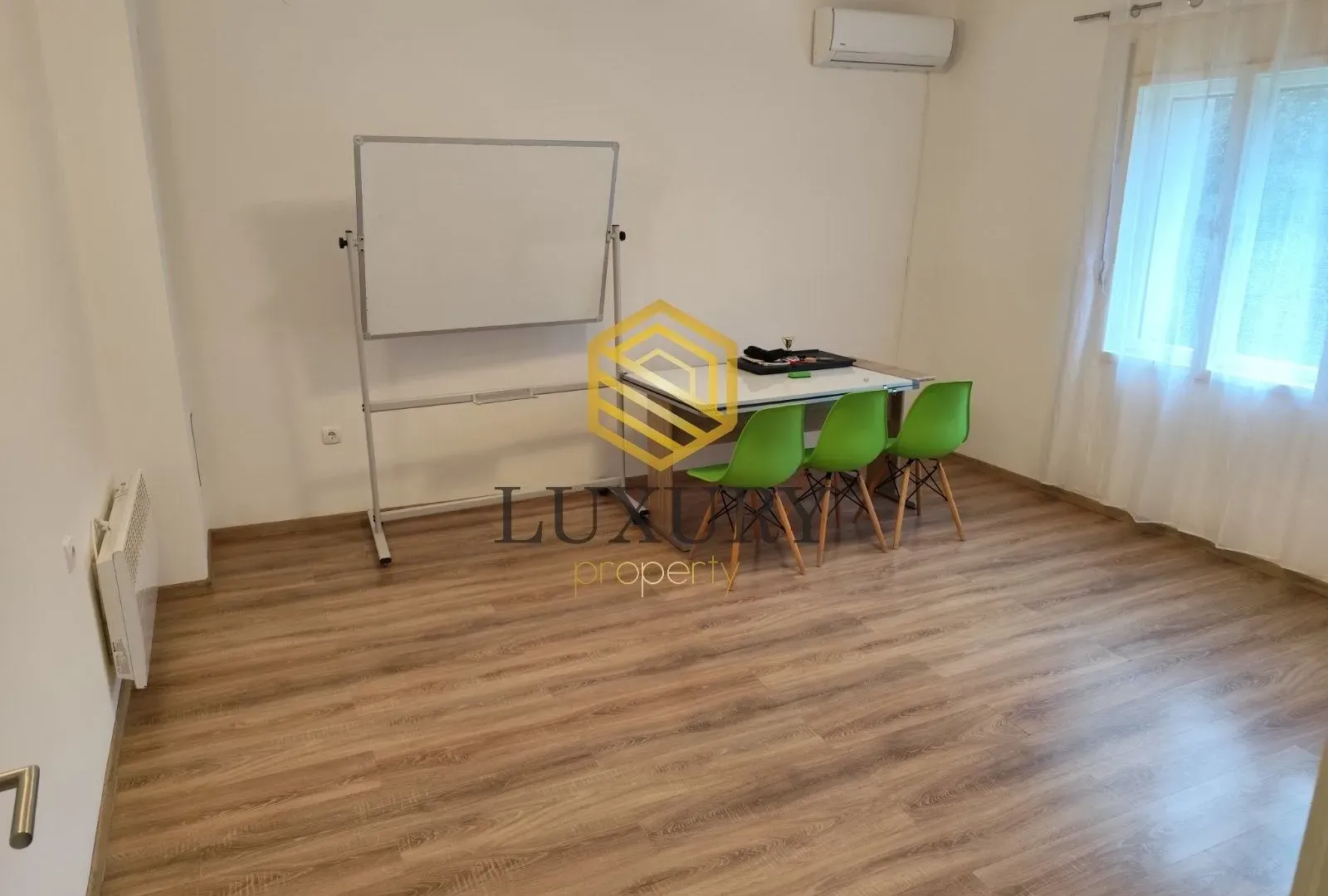 Izdavanje, dvosoban stan, 90m², Gorica C, Podgorica