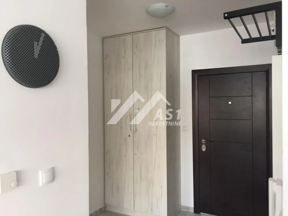 Izdavanje, dvosoban stan, 45m², Centar, Novi Sad