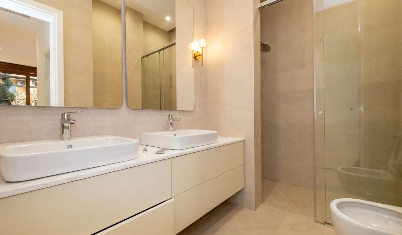 Izdavanje, trosoban stan, 205m², Gorica C, Podgorica