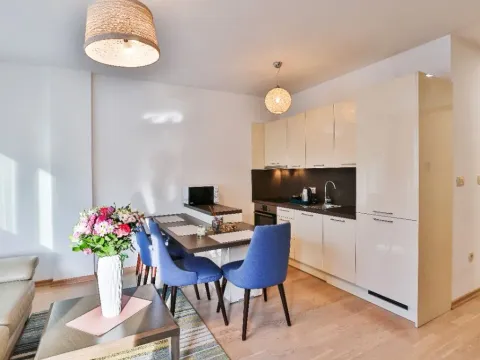 Izdavanje, jednosoban stan, 47m², Centar, Budva - image 9