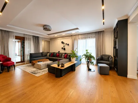 Prodaja, trosoban stan, 195m², Pobrežje, Podgorica - image 3