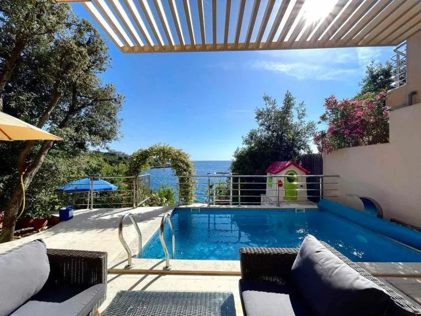 Sale, house, 323m², Utjeha, Bar