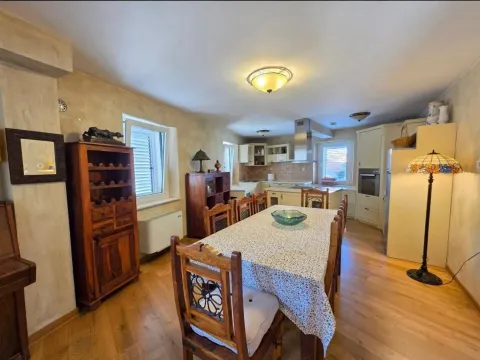 Rent, three bedroom apartment, 124m², Stari Grad, Budva - image 2