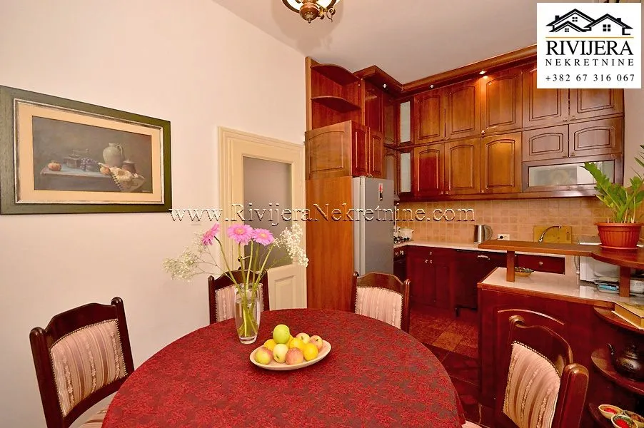 Prodaja, četvorosoban stan, 177m², Centar, Herceg Novi