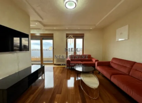 Izdavanje, četvorosoban stan, 130m², Centar, Podgorica