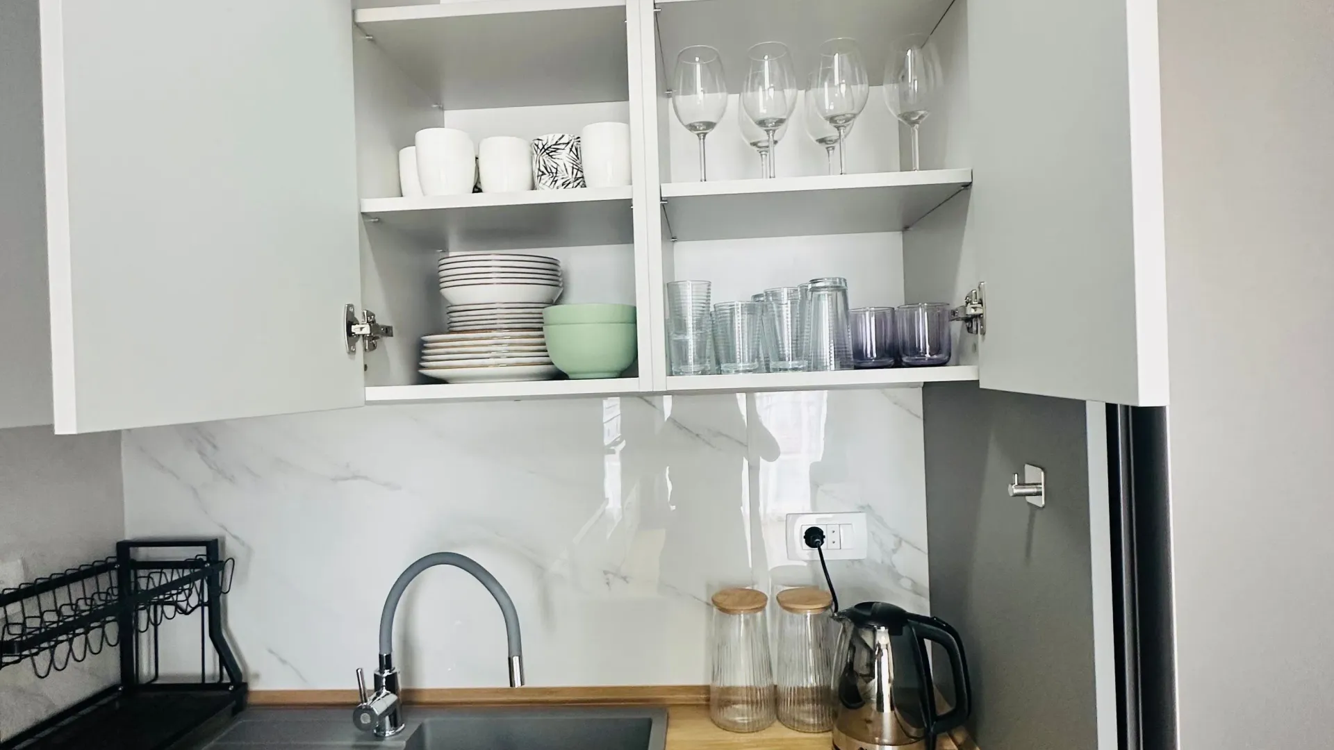 Izdavanje, dvosoban stan, 65m², Rozino, Budva