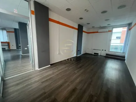 Izdavanje, poslovni prostor, 352m², Bulevar Oslobodjenja, Novi Sad Sve Podlokacije - image 3