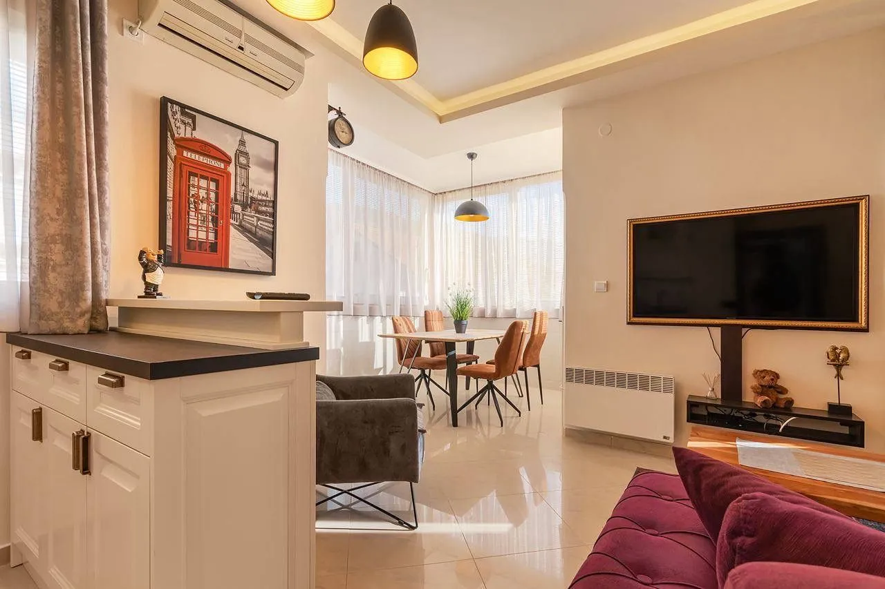 Prodaja, jednosoban stan, 45m², Centar, Tivat