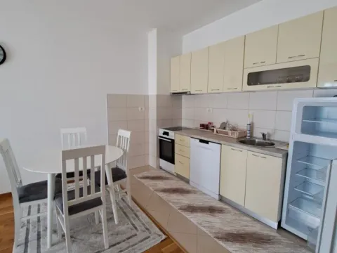 Izdavanje, jednosoban stan, 53m², City Kvart, Podgorica - image 16