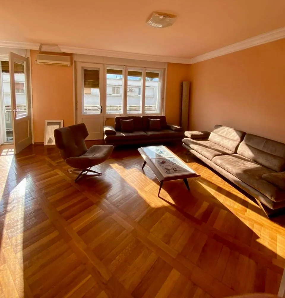 Izdavanje, dvosoban stan, 97m², Centar, Podgorica