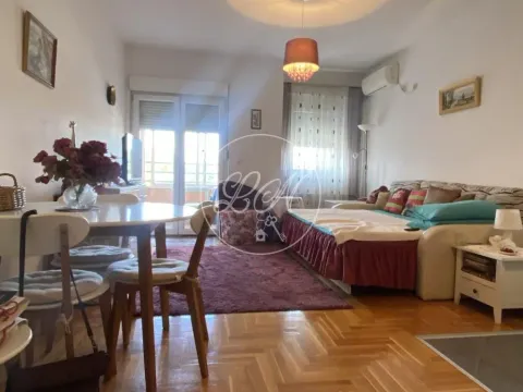 Stan in Zemun Gornji Grad