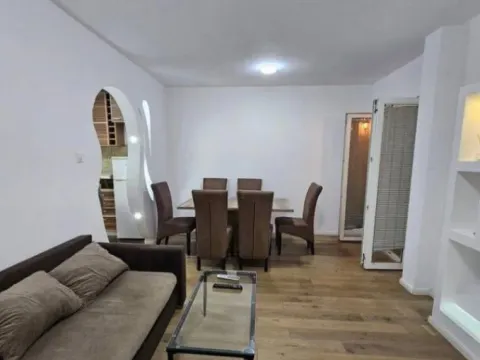 Izdavanje, dvosoban stan, 70m², Stari Aerodrom, Podgorica - image 3