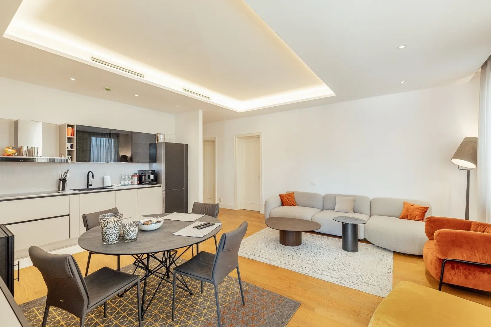 Prodaja, dvosoban stan, 103m², Centar, Tivat
