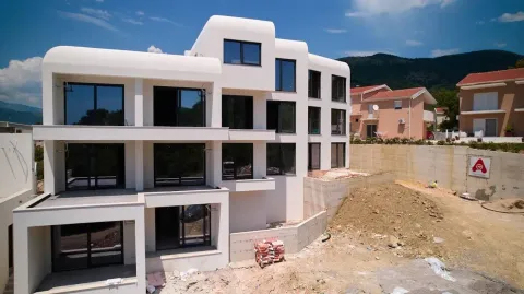 Spoljašnji izgled moderne višestambene zgrade u izgradnji sa terasama. - image 3