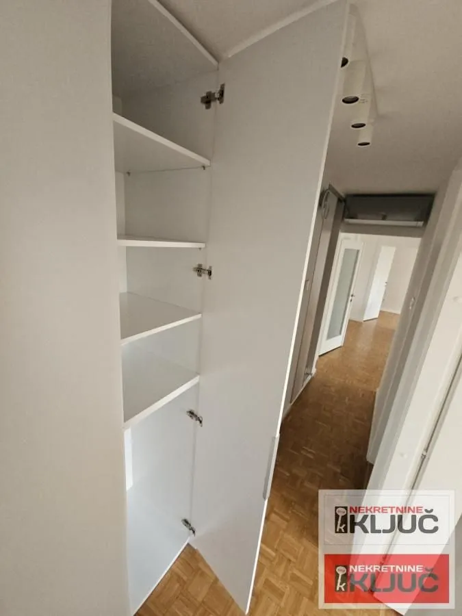 Prodaja, trosoban stan, 75m², Socijalno, Novi Sad Sve Podlokacije