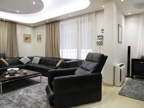 Izdavanje, četvorosoban stan, 178m², City Kvart, Podgorica - image 7