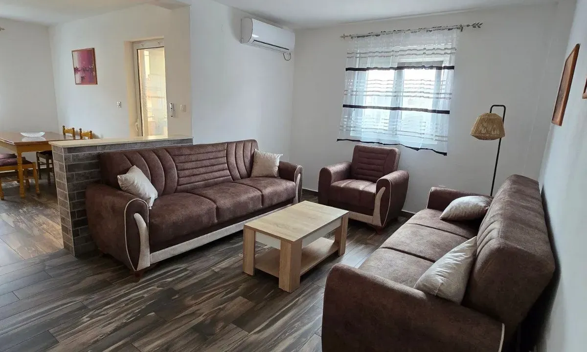 Izdavanje, jednosoban stan, 65m², Gradiošnica, Tivat
