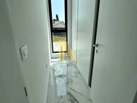 Izdavanje, kuća, 215m², Sremska Kamenica, Petrovaradin - image 19