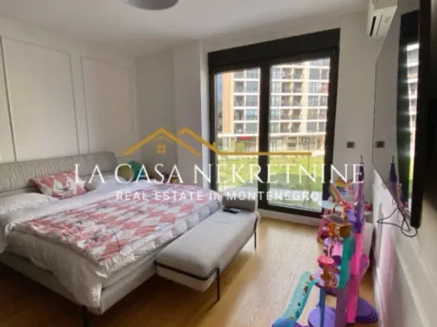 Izdavanje, dvosoban stan, 100m², Kod Capital Plaze, Podgorica - image 10