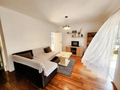 Izdavanje, trosoban stan, 120m², Burtaiši, Bar - image 2